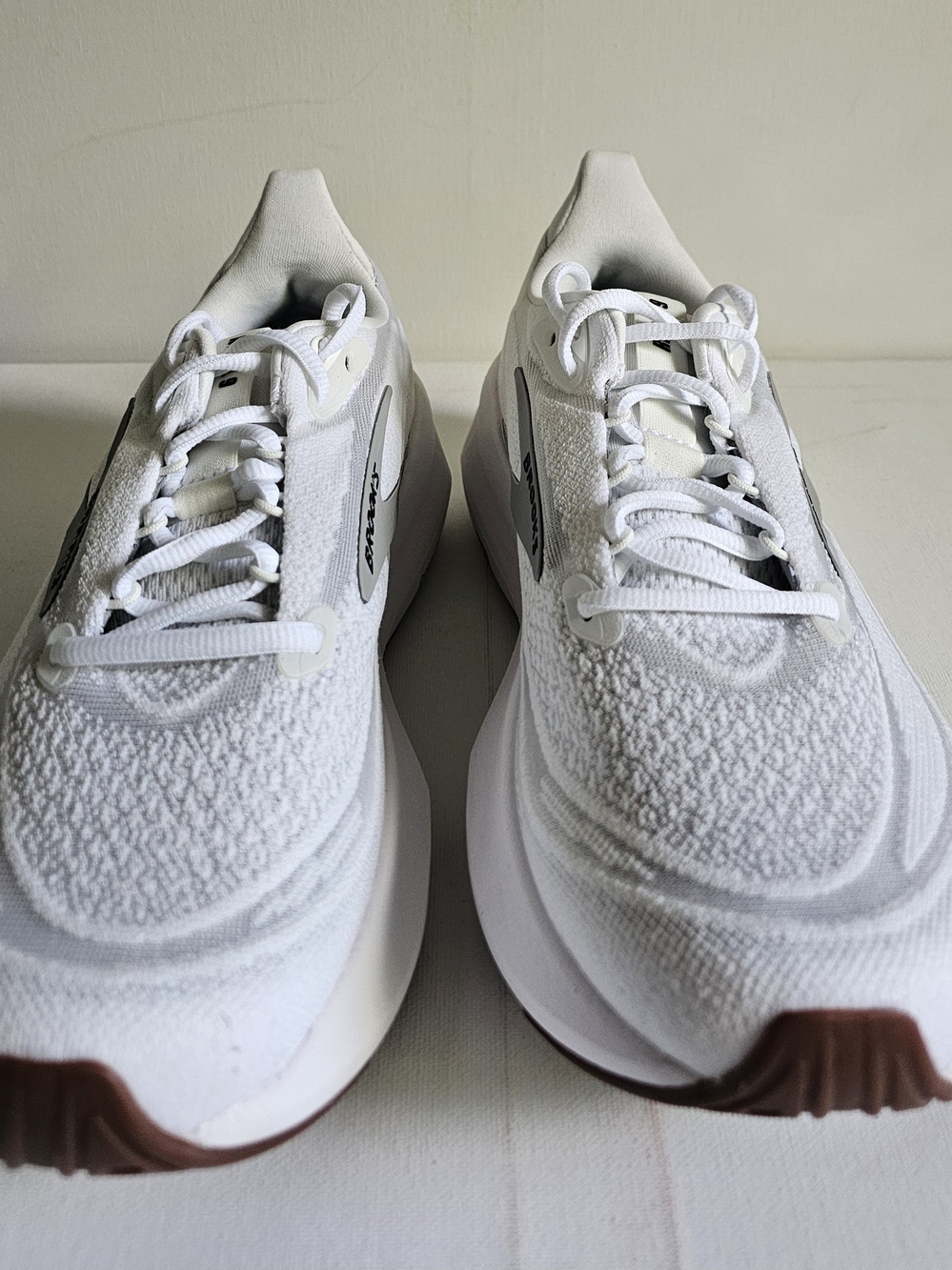 Brooks Revel 9 White and Silver Women's Athletic Running Shoes - Picture 4 of 10
